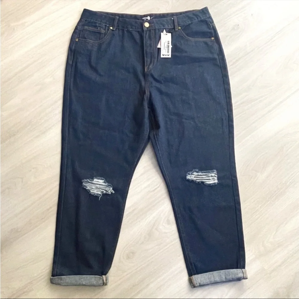 Boohoo plus rip knee mom jeans NWT dark wash distressed plus size 18